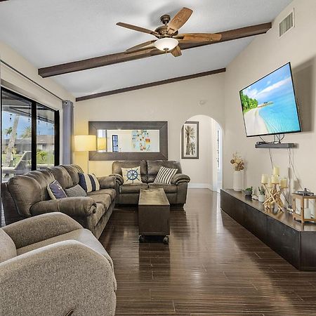 Canal-Front Oasis With Dock And Kayaks In Cape Coral! Exteriör bild