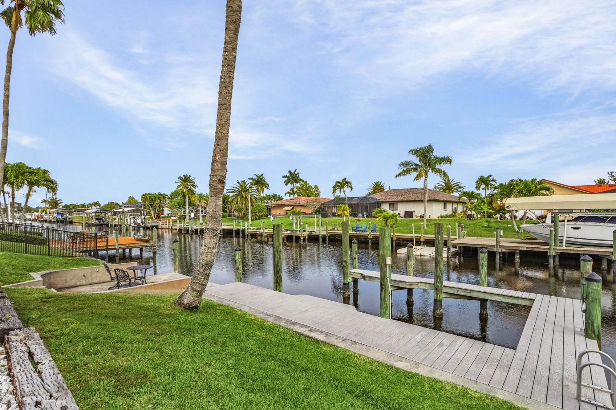 Canal-Front Oasis With Dock And Kayaks In Cape Coral! Exteriör bild